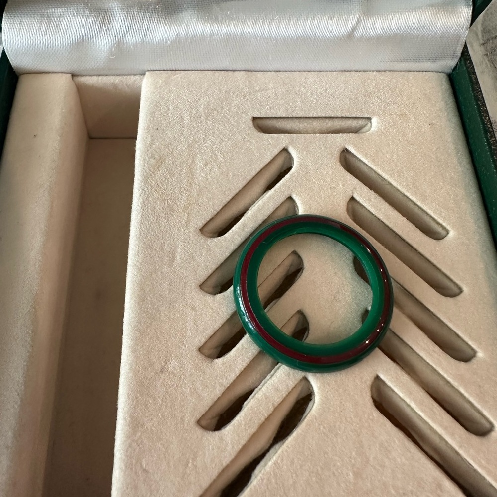 GUCCI Signature Green and Red Stripe Bezel